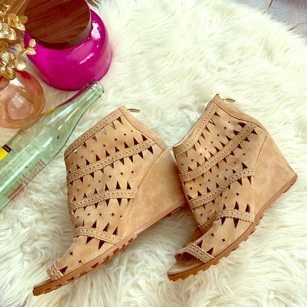 Via Spiga Latanya Wedge peep toe